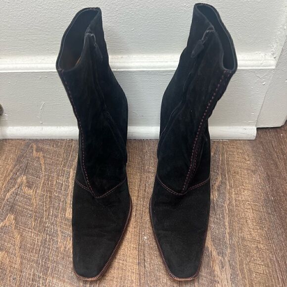 Tod’s Women’s Black/Red Contrast Stitching Suede Ankle Booties Size 8 - Picture 2 of 15